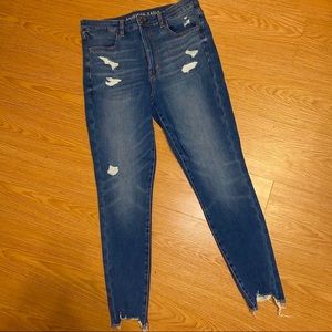 NWOT // AMERICAN EAGLE Distressed Skinny Jeans ✨